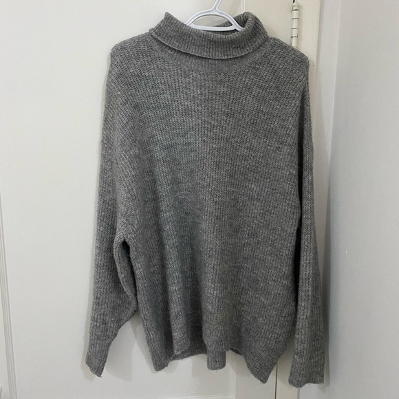 Oversized gray sweater - Picture 2 of 3
